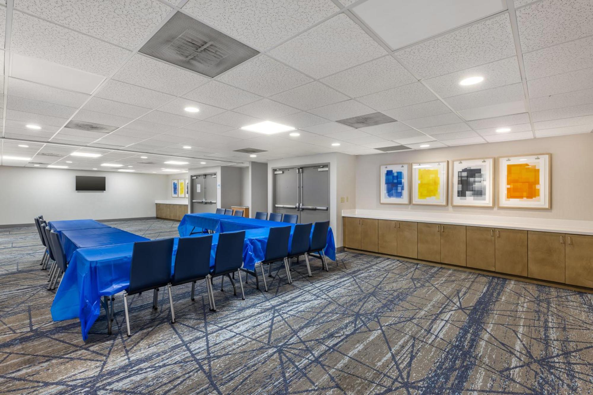 Holiday Inn Express Crestwood, An Ihg Hotel Экстерьер фото