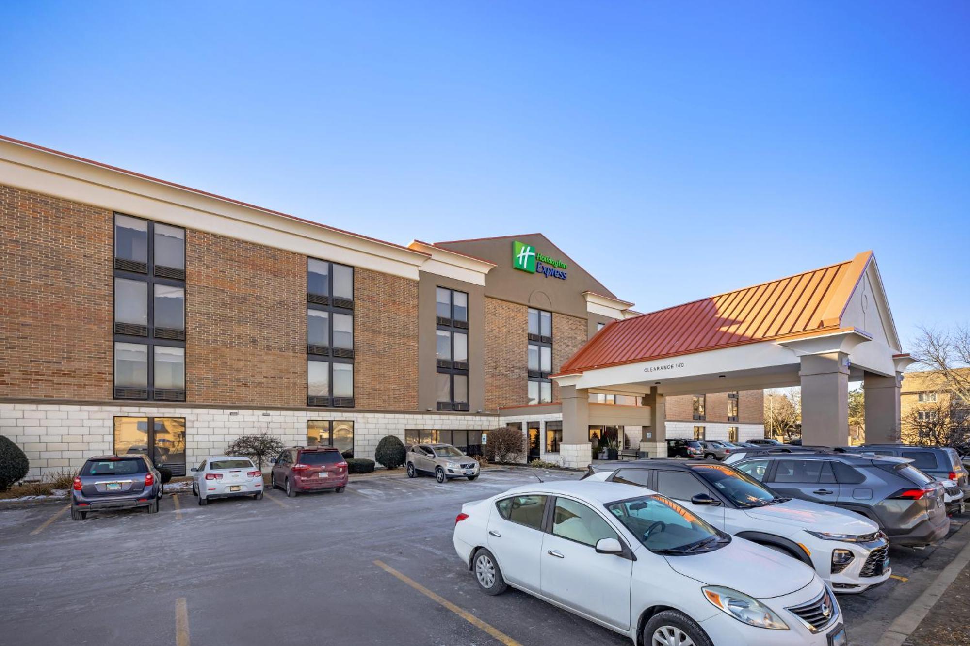 Holiday Inn Express Crestwood, An Ihg Hotel Экстерьер фото