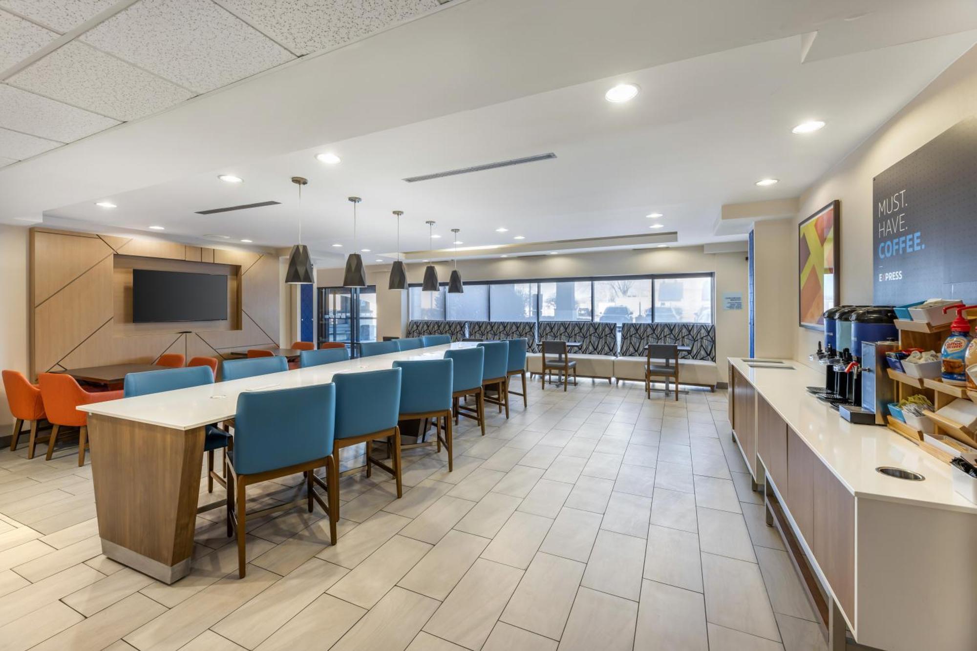 Holiday Inn Express Crestwood, An Ihg Hotel Экстерьер фото